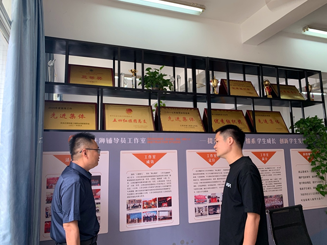 華美樂家居集團(tuán)赴江西環(huán)境保護(hù)工程職業(yè)學(xué)院實(shí)地考察交流校企合作